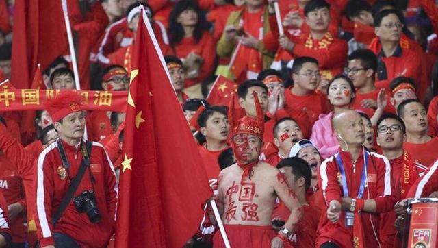 散发魅力的小姐
