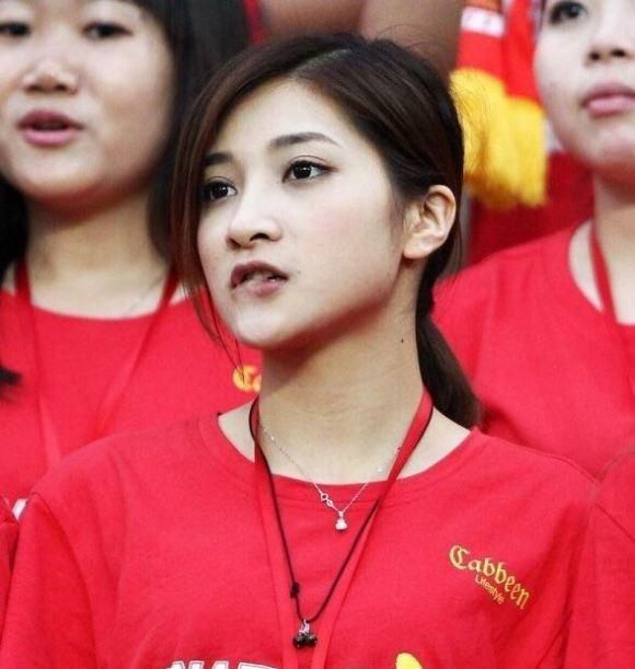 美女穿三根带丁字内裤